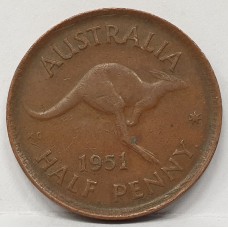 AUSTRALIA 1951Y. HALF  1/2  PENNY . ERROR . PLANCHET FLAW ON KING'S HEAD